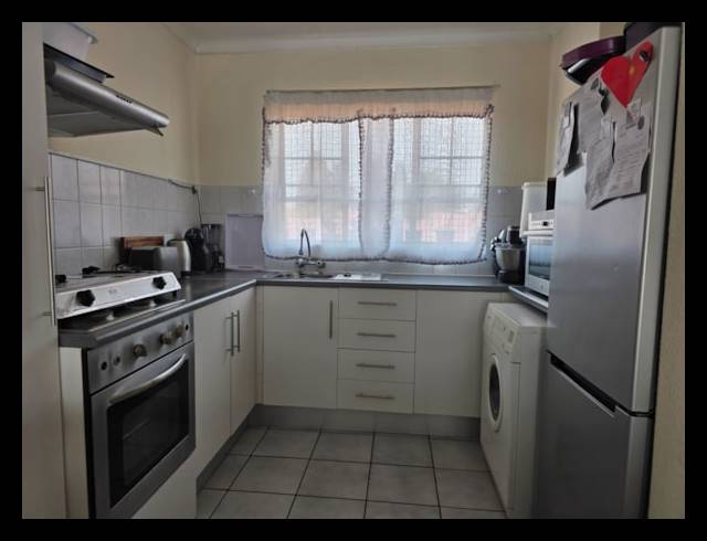 2 bed property to rent in LAKEFIELD